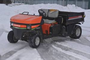 lot 2 image: Cushman Turf Truckster with Hydraulic dump box  - four speed manual transmission