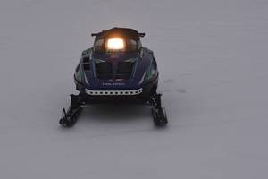 lot 4 image: 1998 Polaris Indy 440 XTRA Snowmobile
