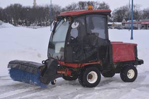lot 1 image: Diesel Toro Groundmaster 4000 with Hydraulic broom