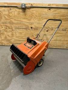 lot 61 image: JACOBSEN Snow-Burst 20 Snow Blower
