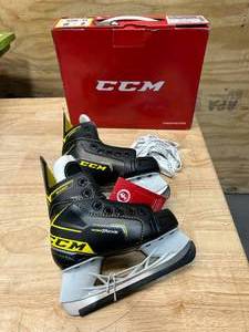 lot 25 image: TACKS 9350 PLAYER SKATES YOUTH- Size 10