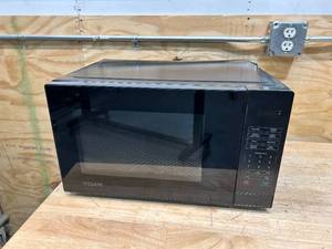 lot 84 image: VISSANI Microwave HVM11110B