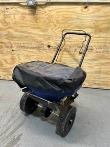 lot 51 image: CHAPIN Spreader