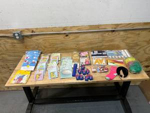 lot 100 image: Lot of Miscellaneous Party Items