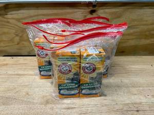 lot 119 image: ARM & HAMMER Lot of 20 Boxes of- Cat Litter (20oz Each)