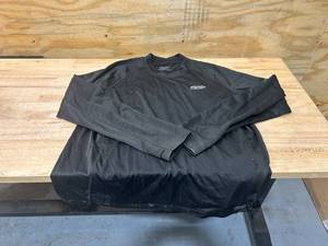 lot 102 image: MILWAUKEE Mens X-Large Black Heated WORKSKIN USB Rechargeable Midweight Base Layer Shirt (INCOMPLETE)