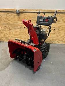 lot 4 image: POULAN PRO 278.5 HP Snow Blower