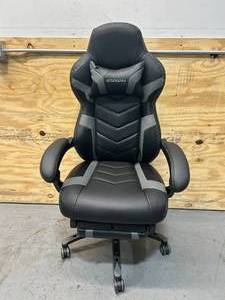 lot 18 image: RESPAWN Gaming Chair
