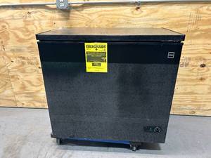 lot 19 image: RCA FRF470-BLACK 7.0 cu. ft. Chest Freezer, Black