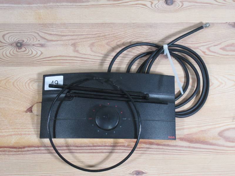 lot 49 image: RCA ANT120 Indoor TV Antenna (Discontinued by Manufacturer)