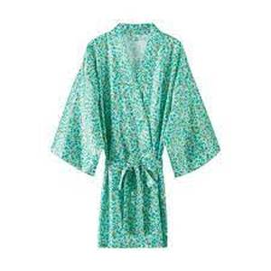 lot 139 image: Lady Pepperell Robe, Sleep Mask & 2-Piece Pillowcase Gift Set