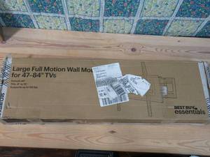 lot 31 image: Best Buy essentials - Full Motion TV Wall Mount for 4784 TVs - Black