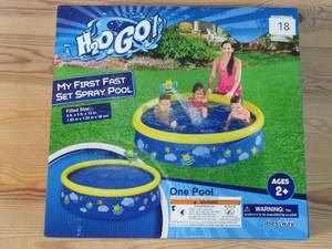 lot 18 image: H2OGO 5 x 15 My First Fast Set Spray Pool - Bee