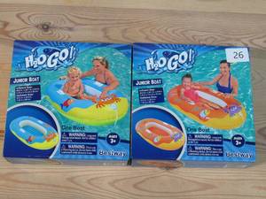 lot 26 image: H2OGO Happy Crustacean Junior Inflatable Pool Boat, 2 Pool Boats