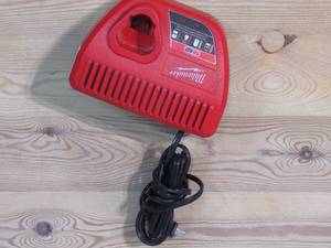 lot 105 image: Milwaukee M12 12-Volt Lithium-Ion Battery Charger