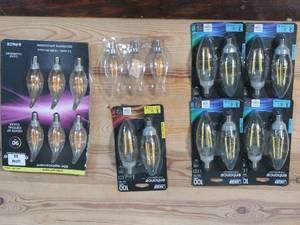 lot 40 image: 20 Light Bulbs, Variety of Brightness & Wattage