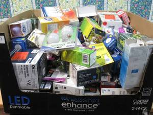 lot 143 image: Box Of Assorted Light Bulbs