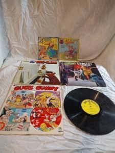 6 records Loony Toons, Pinocchio, Sesame Street, Peter Cotton Tail and Bozo