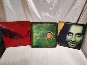 3 records Alice Cooper