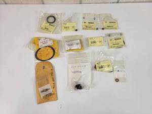 lot 18 image: NOS - BOSCH O-Rings, Oil Seals, Bearing Shells, Pressure Spindles and More - See Description for Details
