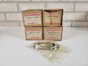 lot 36 image: (4) NOS - NIPPON DENSO Fuel Injector and Nozzle Assemblies