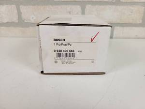 lot 137 image: NOS - BOSCH 0928 400 666 Fuel Injection Pressure Regulator