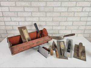 lot 543 image: Lot of Assorted Masonry Tools and Toolbox