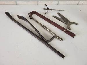 lot 549 image: Tire Bar, Pry Bars and More