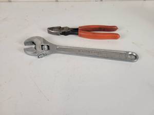 lot 552 image: KLEIN Lineman Pliers (HD213-8NE) and KLEIN 12 Adjustable Wrench