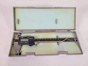 lot 561 image: Mitutoyo 6 Digital Caliper - Model CD-6 CS - Works Good