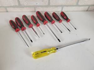 lot 565 image: Set of (9) PROTO Screwdrivers