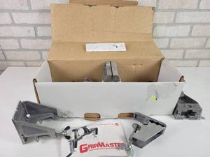 lot 572 image: CLARK Grip Master Portable Clamping System