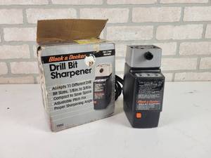 lot 578 image: Black & Decker Drill Bit Sharpener - Sharpens up to 38 Drill Bits - Model 7980 - Tested and Works