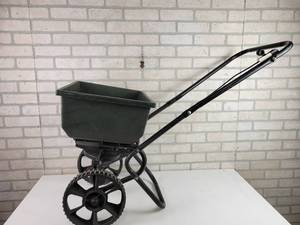 lot 586 image: Red-Devil Seed Spreader - NO SHIPPING