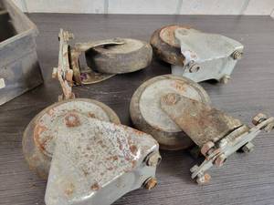 lot 602 image: Tote Caddy w Hardware and (4) 5 Caster Wheels - NO SHIPPING