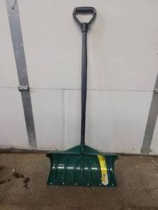 lot 649 image: Snow Shovel - NO SHIPPING