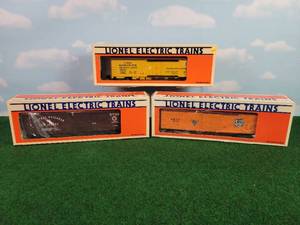 lot 250 image: (3) LIONEL O Scale Rail Cars Central Railroad of New Jersey Woodside Reefer, SOO Line Woodside Reefer and Milwaukee Road Reefer