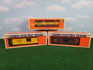lot 251 image: (3) LIONEL O Scale Rail Cars SSW Woodside Reefer, Milwaukee Road Boxcar and Strasburg Railroad Woodside Reefer