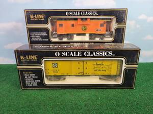 lot 252 image: (2) K-LINE Classics OO27 Scale Rail Cars SFRD Boxcar and  BNSF Caboose