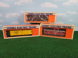 lot 260 image: (3) LIONEL O Scale Rail Cars SSW Woodside Reefer, Nickel Plate Road, Illuminated Extended Vision Caboose and Pennsylvania Stock Car