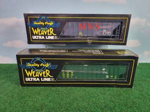 lot 284 image: (2) WEAVER Ultra Line O Scale Rail Cars - CNW Coal Car & MNS Discharge Hopper