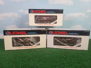 lot 290 image: (3) LIONEL OO27 Scale Great Northern Ore Rail Cars w Ore Loads