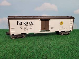 lot 318 image: LIONEL O Scale BORDEN Operating Reefer Rail Car, All Metal Trucks - Part No. 6-9220
