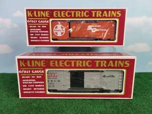 lot 321 image: (2) K-LINE OO27 Scale Rail Cars - Santa Fe Shock Control Boxcar & D&RGW Cookie Box Car