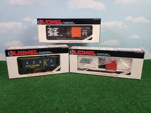 lot 364 image: (3) LIONEL OO27 Scale Rail Cars - New Haven Boxcar, Alaska Illuminated Caboose & SOO Line Boxcar