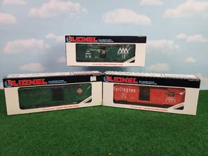 lot 365 image: (3) LIONEL OO27 Scale Rail Cars - Railway Express Agency Boxcar, Burlington Boxcar & Vermont Railway Boxcar