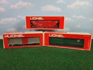 lot 390 image: (3) LIONEL O Scale Rail Cars - D&RGW Boxcar, Penn Central Covered Hopper & Railway Express Billboard Reefer