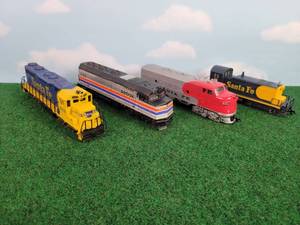 lot 244 image: (4) HO Scale Locomotives - ATLAS Santa Fe 1001, Life-Like Amtrak 229, Bachman Santa Fe 307 and Santa Fe 2325 Switcher