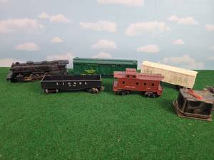 lot 246 image: Vintage LIONEL O Scale Train Set