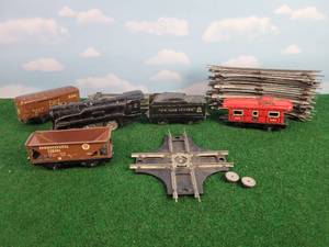 lot 249 image: 1940s MARX O Scale Wind-Up Train Set